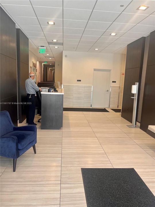 For Rent: $3,200 (1 beds, 1 baths, 910 Square Feet)