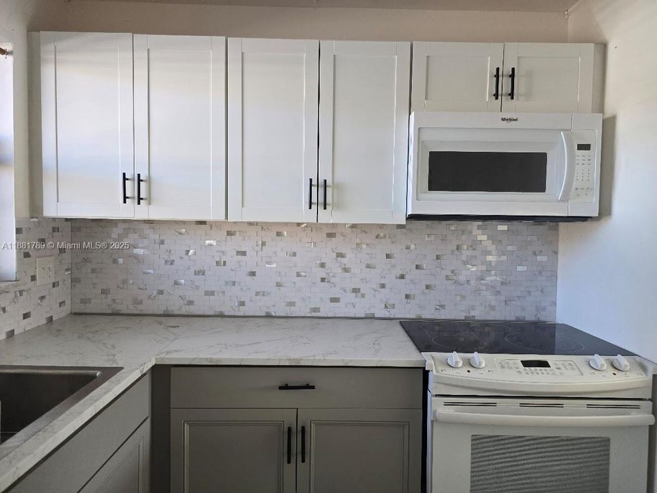 For Sale: $79,900 (1 beds, 1 baths, 640 Square Feet)