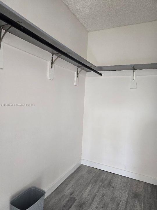 For Sale: $79,900 (1 beds, 1 baths, 640 Square Feet)