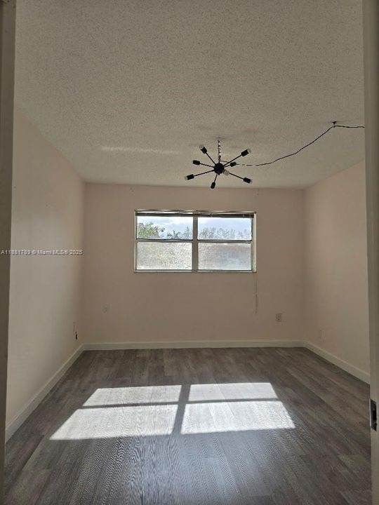 For Sale: $79,900 (1 beds, 1 baths, 640 Square Feet)