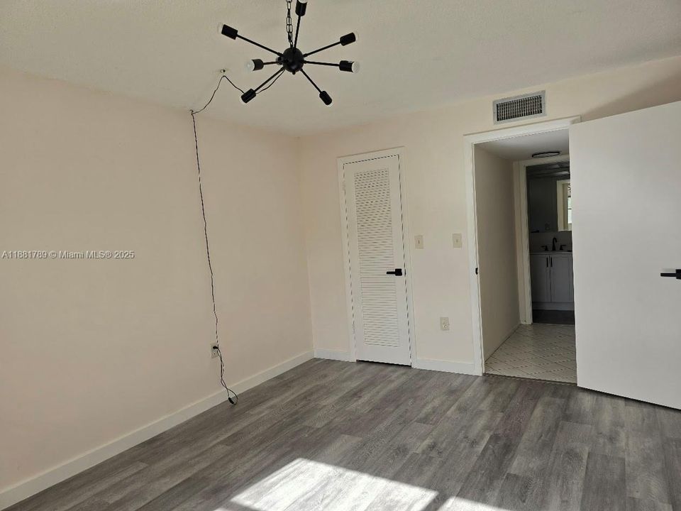 For Sale: $79,900 (1 beds, 1 baths, 640 Square Feet)