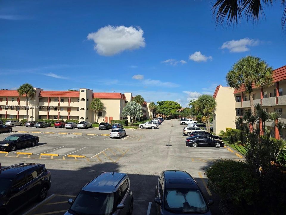 For Sale: $79,900 (1 beds, 1 baths, 640 Square Feet)