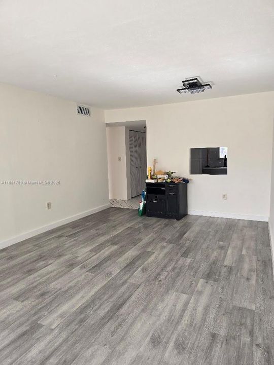 For Sale: $79,900 (1 beds, 1 baths, 640 Square Feet)