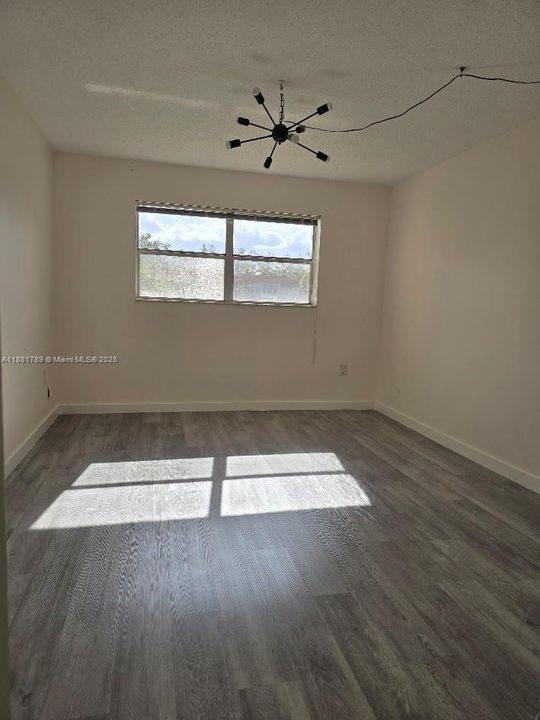 For Sale: $79,900 (1 beds, 1 baths, 640 Square Feet)