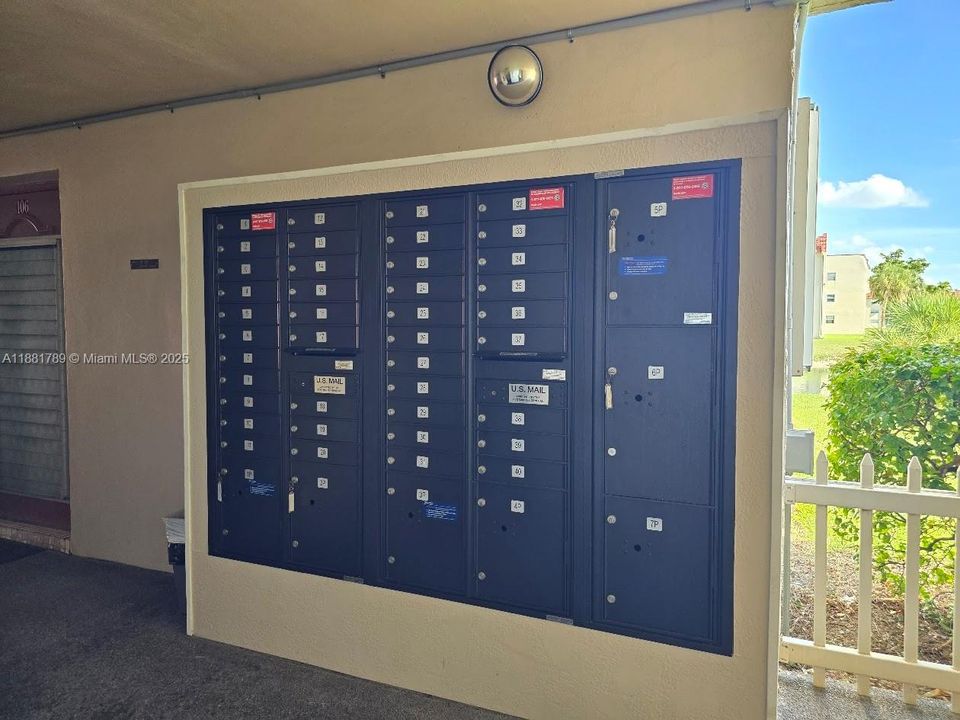 For Sale: $79,900 (1 beds, 1 baths, 640 Square Feet)