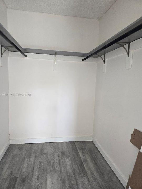 For Sale: $79,900 (1 beds, 1 baths, 640 Square Feet)