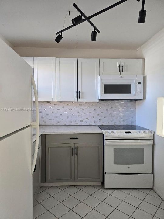 For Sale: $79,900 (1 beds, 1 baths, 640 Square Feet)