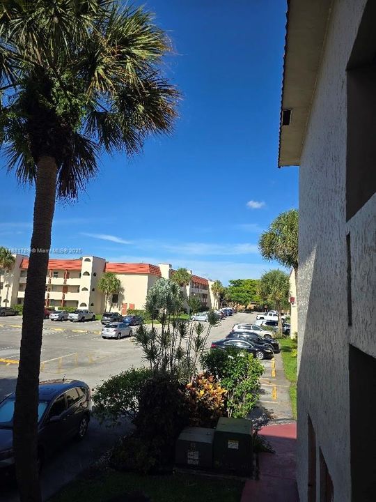 For Sale: $79,900 (1 beds, 1 baths, 640 Square Feet)