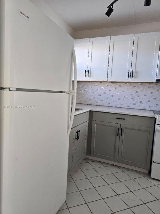 For Sale: $79,900 (1 beds, 1 baths, 640 Square Feet)