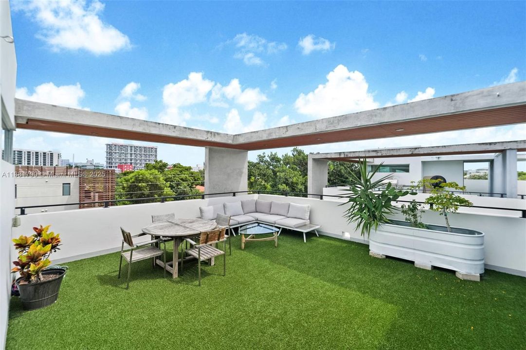 Activo con contrato: $1,339,000 (3 camas, 3 baños, 2332 Pies cuadrados)