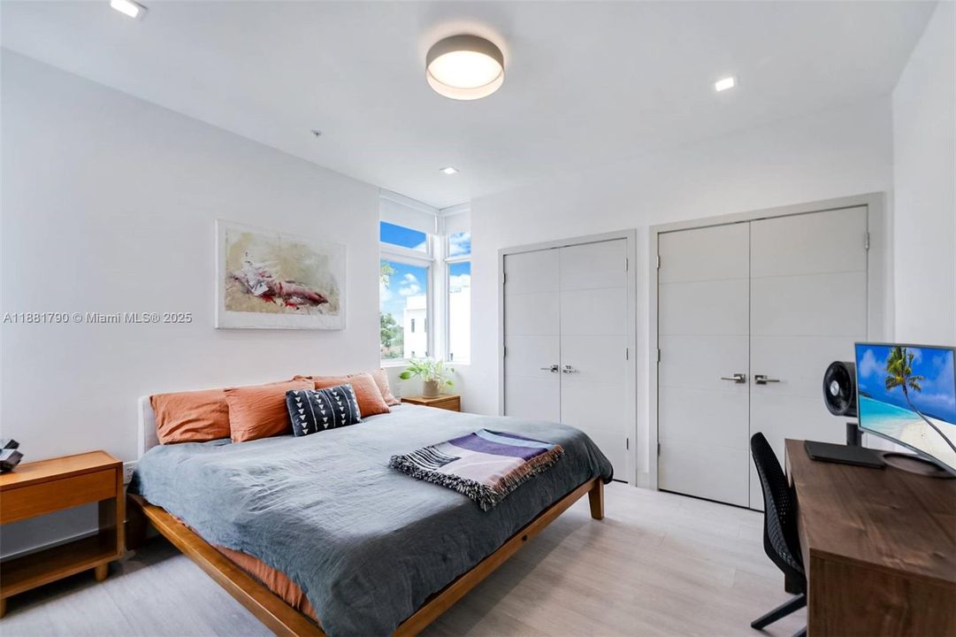 Activo con contrato: $1,339,000 (3 camas, 3 baños, 2332 Pies cuadrados)