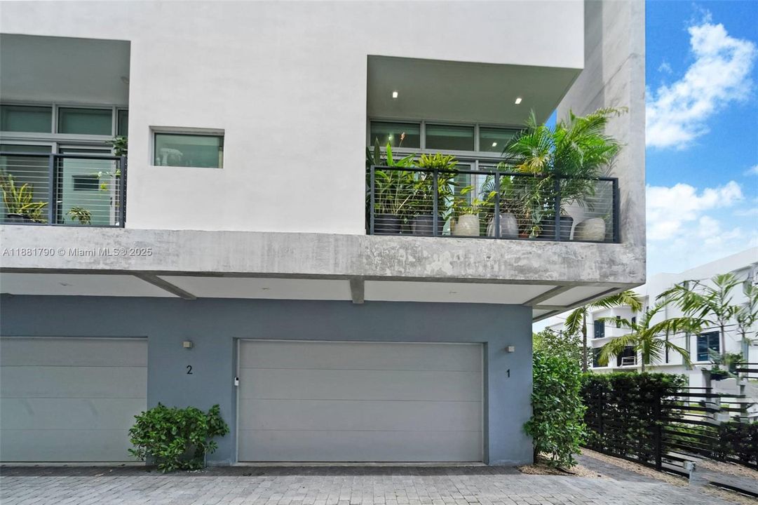 Activo con contrato: $1,339,000 (3 camas, 3 baños, 2332 Pies cuadrados)