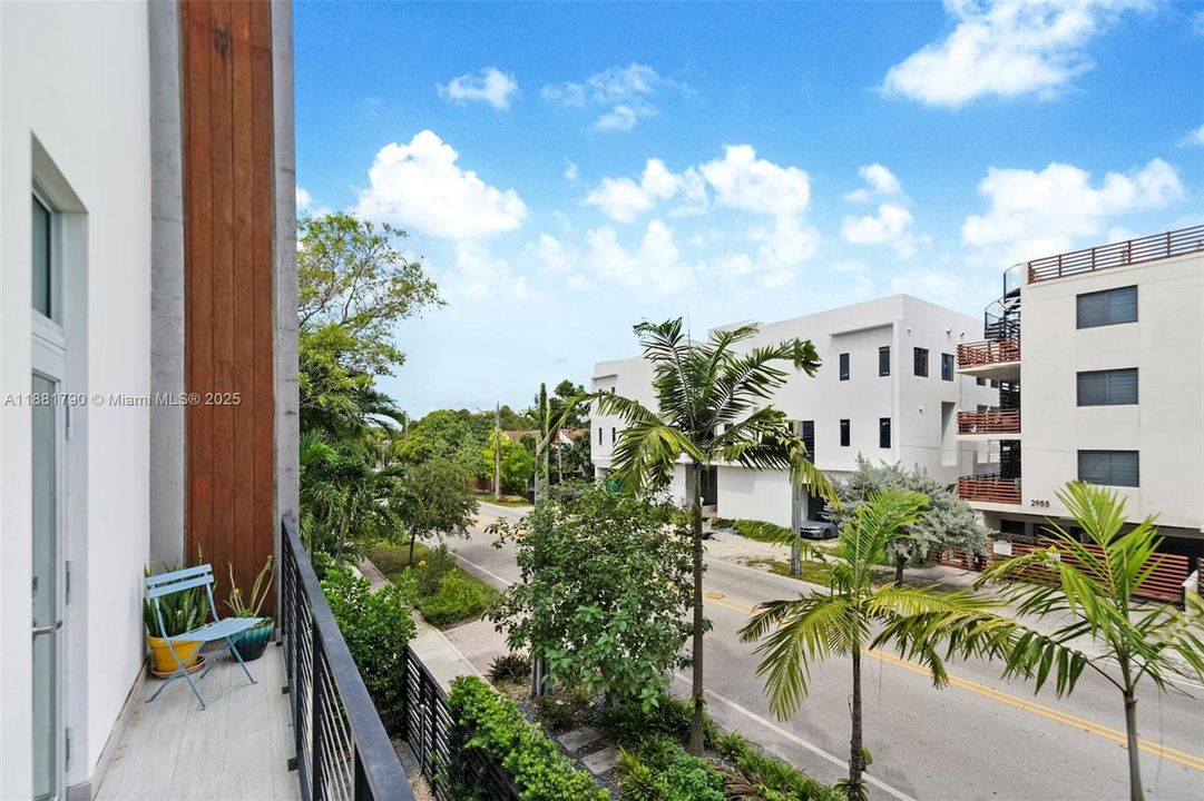 Activo con contrato: $1,339,000 (3 camas, 3 baños, 2332 Pies cuadrados)