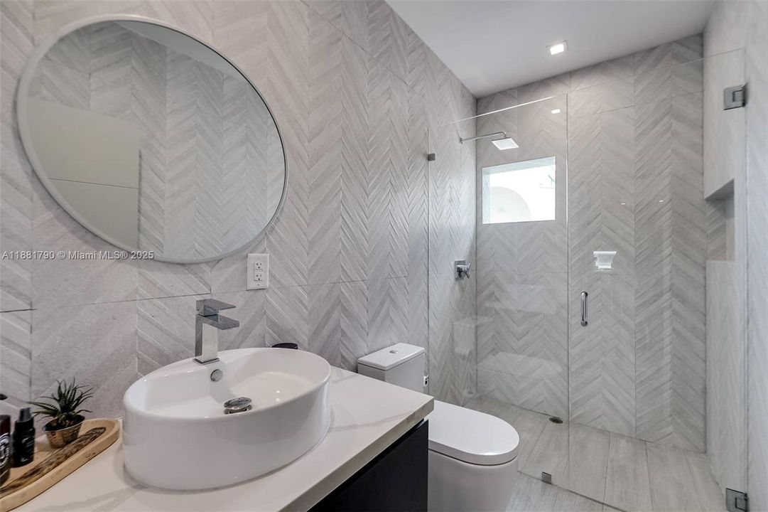 Activo con contrato: $1,339,000 (3 camas, 3 baños, 2332 Pies cuadrados)