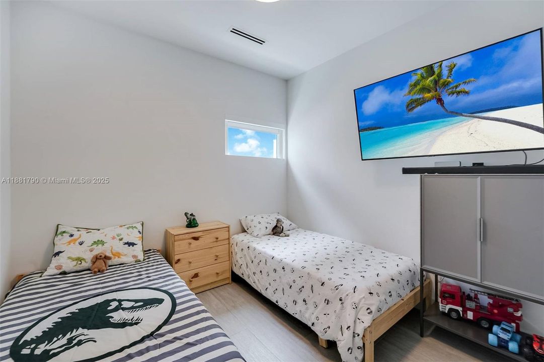 Activo con contrato: $1,339,000 (3 camas, 3 baños, 2332 Pies cuadrados)