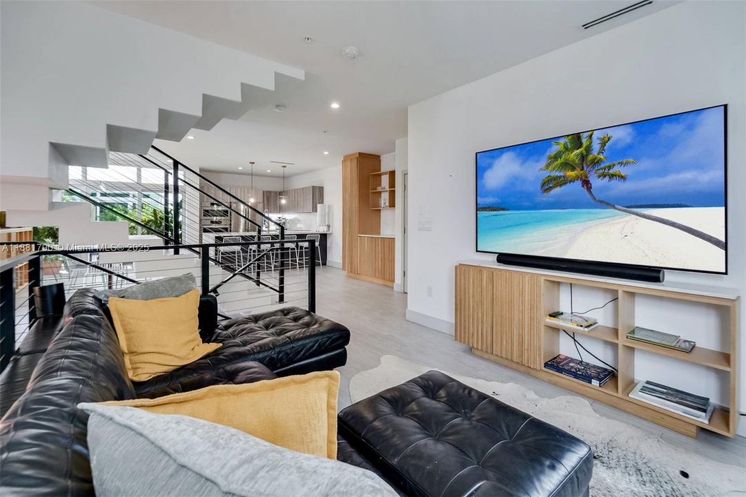 Activo con contrato: $1,339,000 (3 camas, 3 baños, 2332 Pies cuadrados)