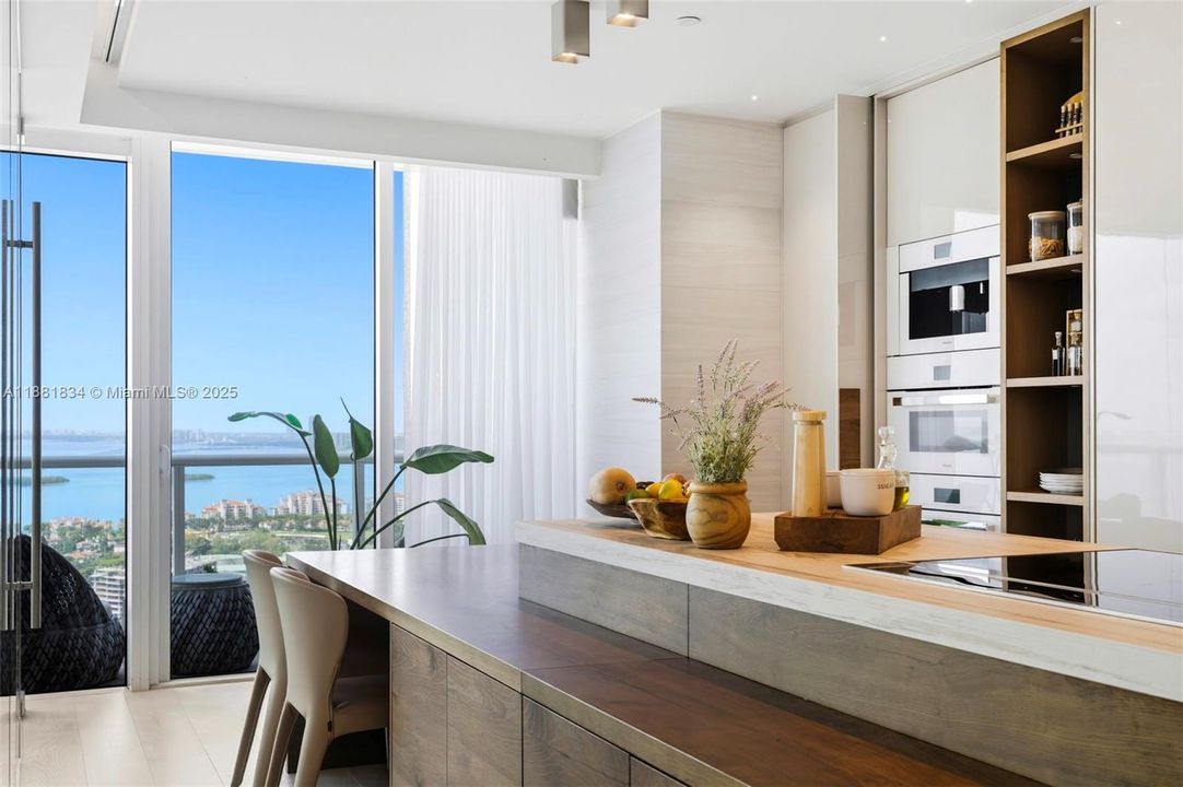 待售: $24,250,000 (4 贝兹, 3 浴室, 5049 平方英尺)