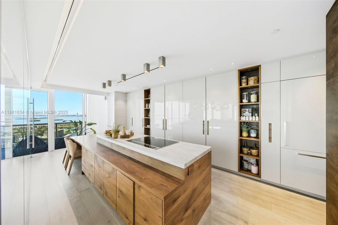 待售: $24,250,000 (4 贝兹, 3 浴室, 5049 平方英尺)