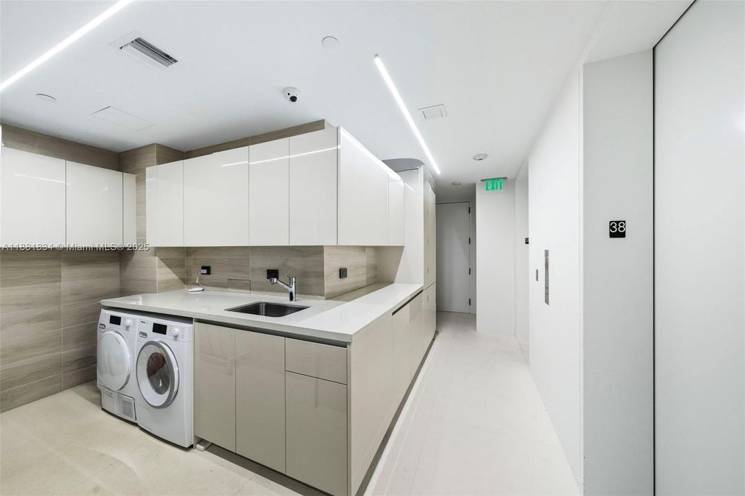 待售: $24,250,000 (4 贝兹, 3 浴室, 5049 平方英尺)