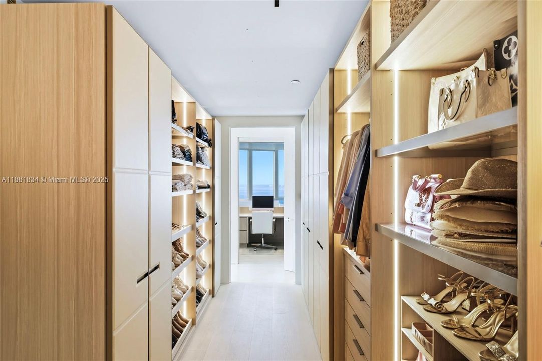 待售: $24,250,000 (4 贝兹, 3 浴室, 5049 平方英尺)