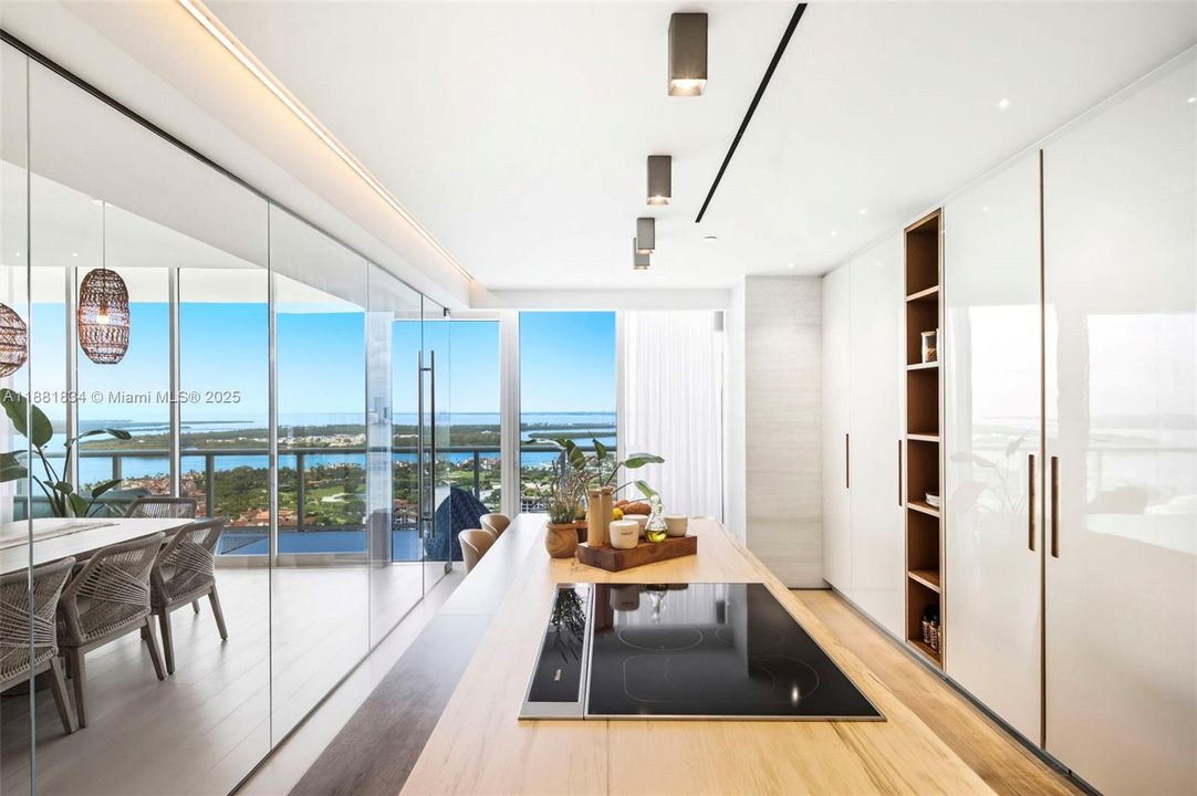 待售: $24,250,000 (4 贝兹, 3 浴室, 5049 平方英尺)