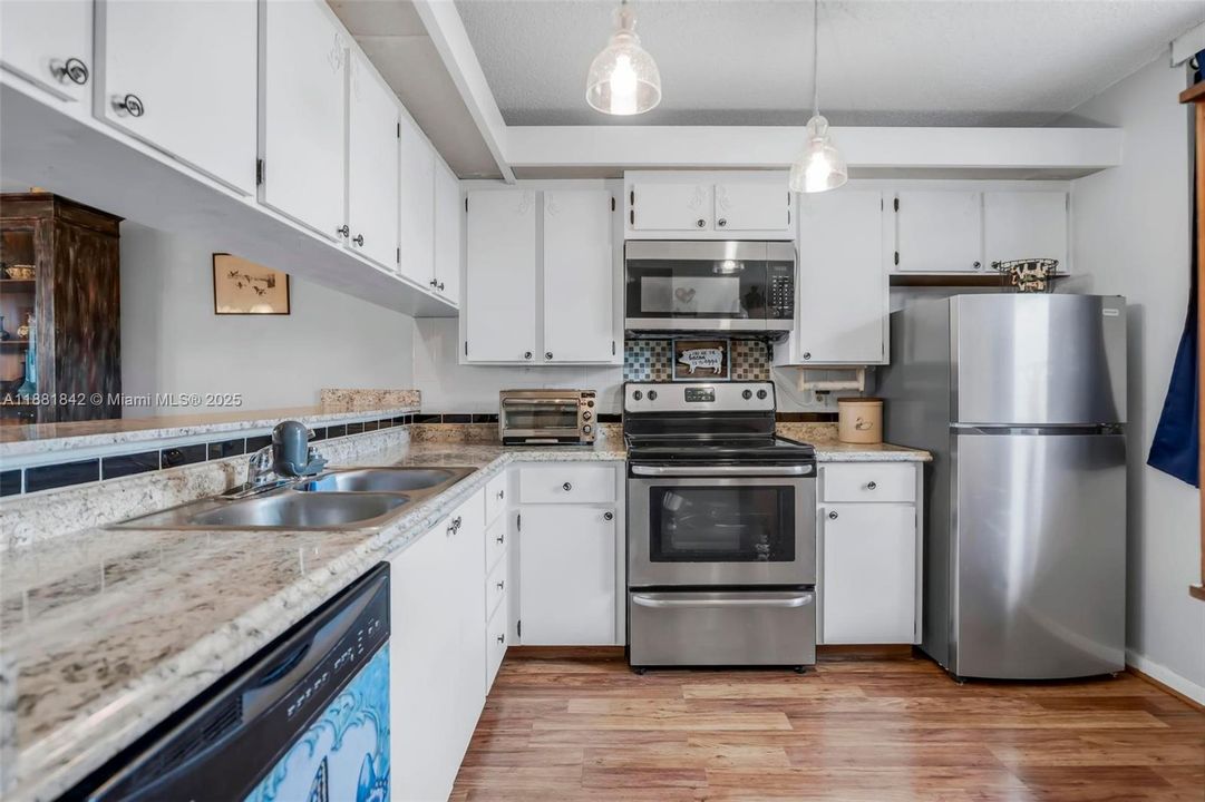 最近售出: $189,999 (2 贝兹, 2 浴室, 1437 平方英尺)