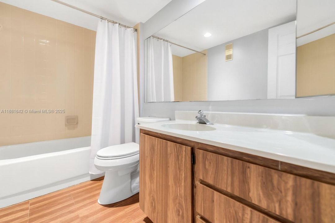 最近售出: $189,999 (2 贝兹, 2 浴室, 1437 平方英尺)