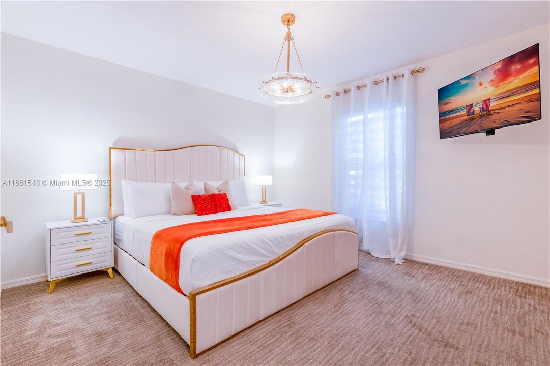 For Sale: $530,000 (3 beds, 2 baths, 1653 Square Feet)