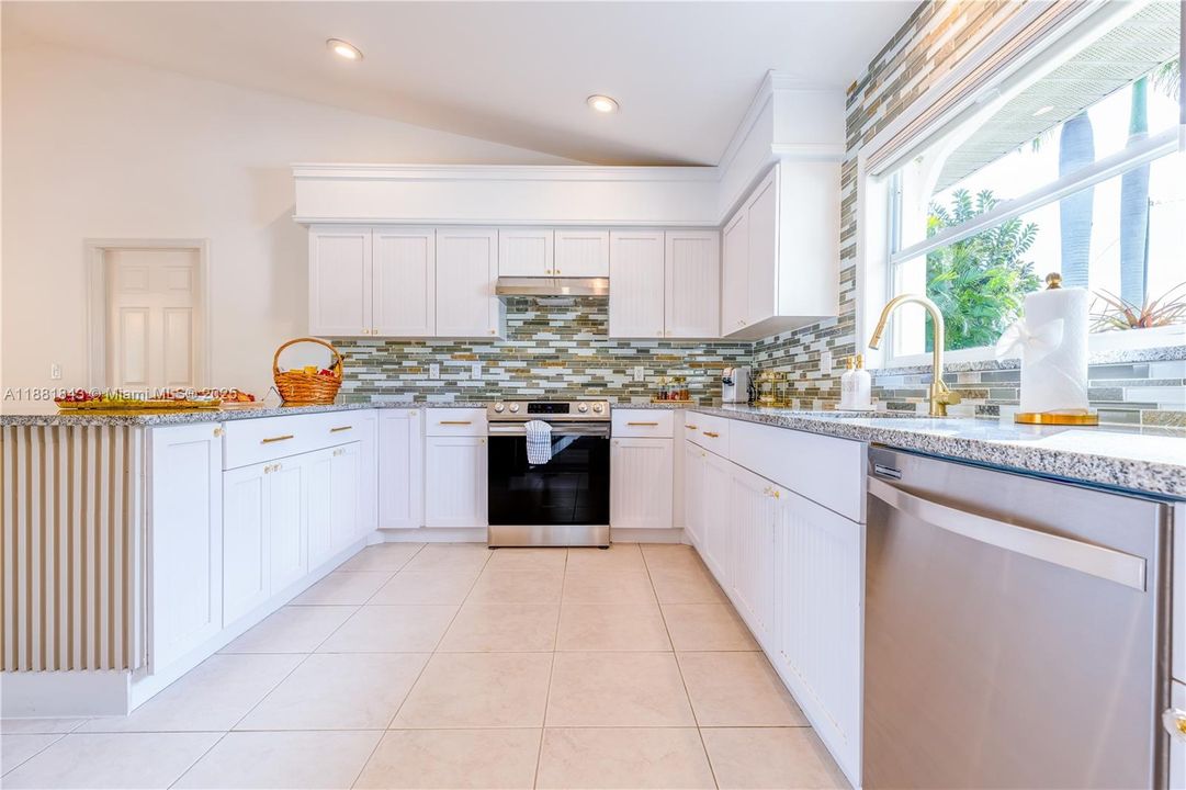 For Sale: $530,000 (3 beds, 2 baths, 1653 Square Feet)