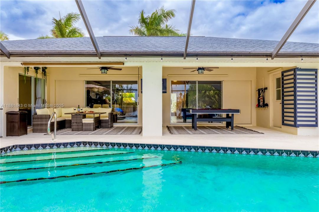 For Sale: $530,000 (3 beds, 2 baths, 1653 Square Feet)