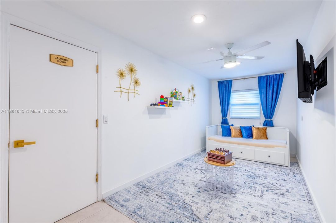 For Sale: $530,000 (3 beds, 2 baths, 1653 Square Feet)