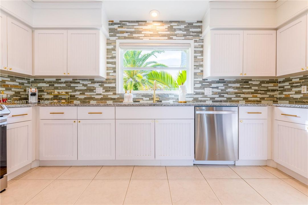 For Sale: $530,000 (3 beds, 2 baths, 1653 Square Feet)