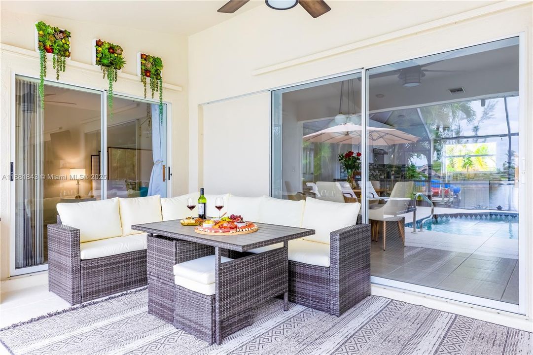 For Sale: $530,000 (3 beds, 2 baths, 1653 Square Feet)