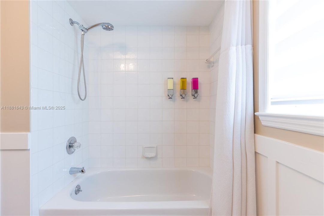 For Sale: $530,000 (3 beds, 2 baths, 1653 Square Feet)