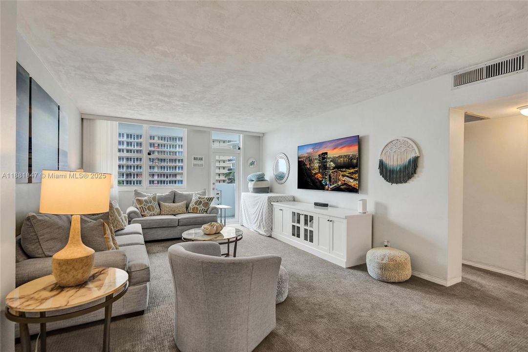 Activo con contrato: $395,000 (1 camas, 1 baños, 950 Pies cuadrados)