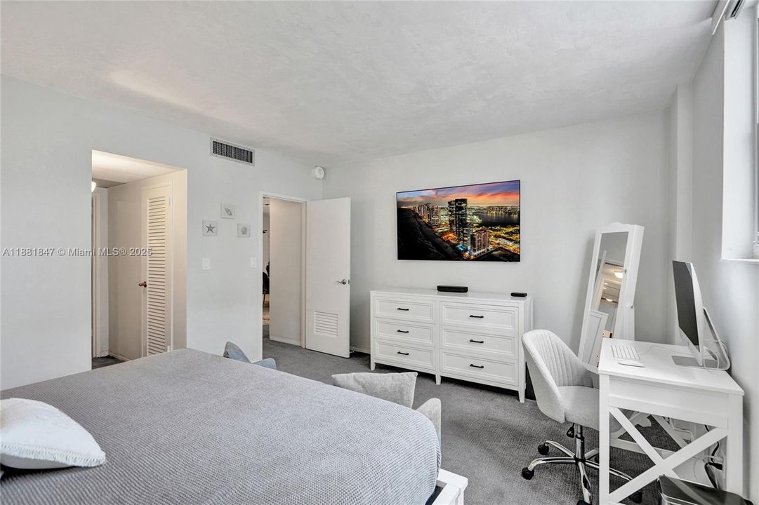 Activo con contrato: $395,000 (1 camas, 1 baños, 950 Pies cuadrados)