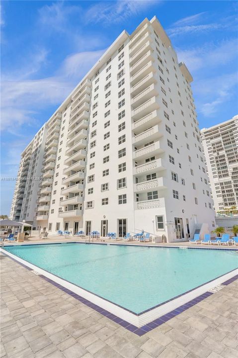 Activo con contrato: $395,000 (1 camas, 1 baños, 950 Pies cuadrados)