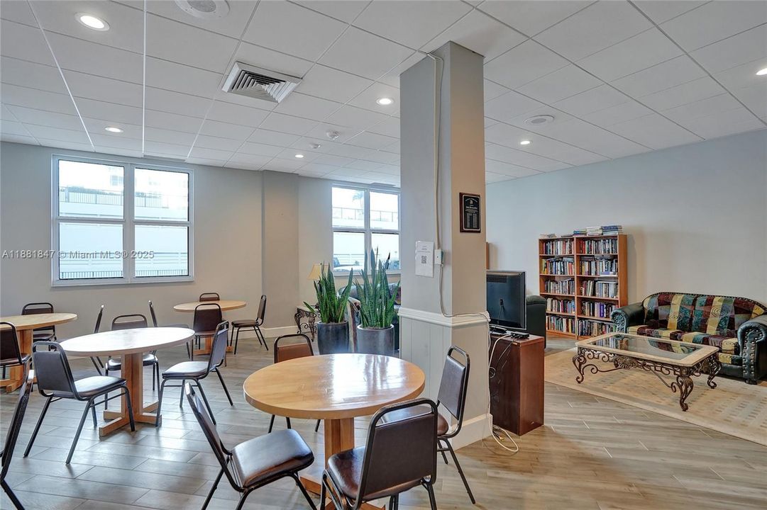 Activo con contrato: $395,000 (1 camas, 1 baños, 950 Pies cuadrados)