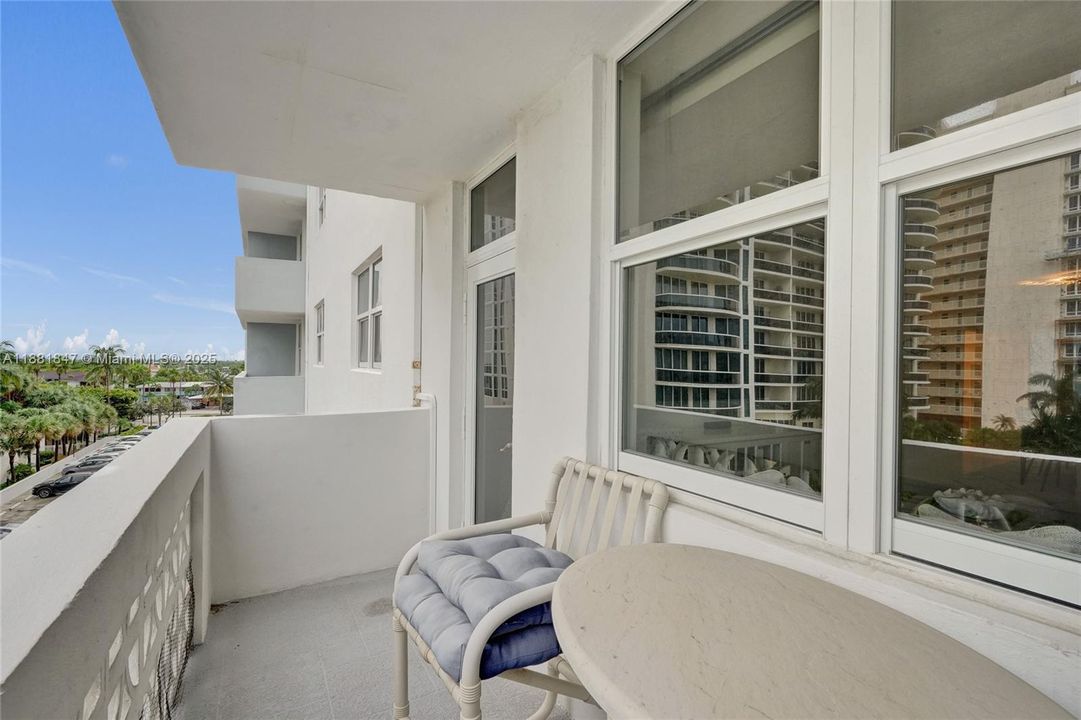 Activo con contrato: $395,000 (1 camas, 1 baños, 950 Pies cuadrados)