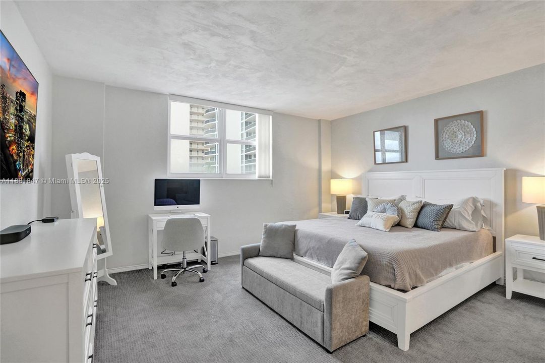 Activo con contrato: $395,000 (1 camas, 1 baños, 950 Pies cuadrados)