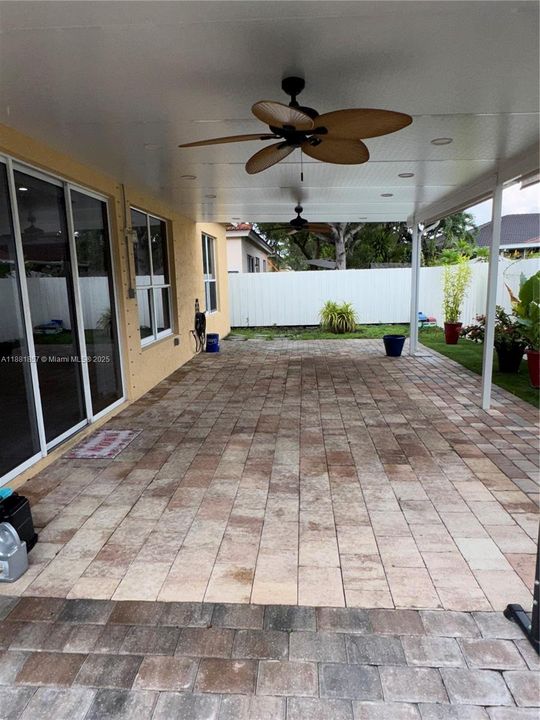 Недавно арендовано: $3,200 (4 спален, 3 ванн, 2065 Квадратных фут)