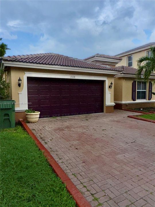 Недавно арендовано: $3,200 (4 спален, 3 ванн, 2065 Квадратных фут)