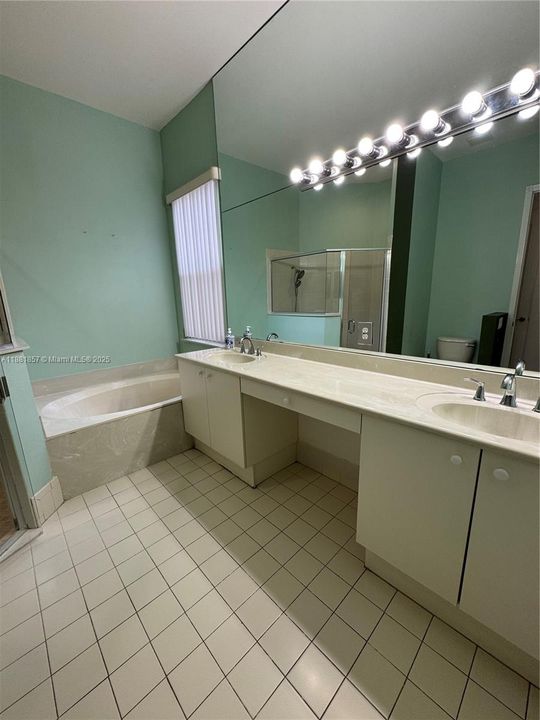 Недавно арендовано: $3,200 (4 спален, 3 ванн, 2065 Квадратных фут)