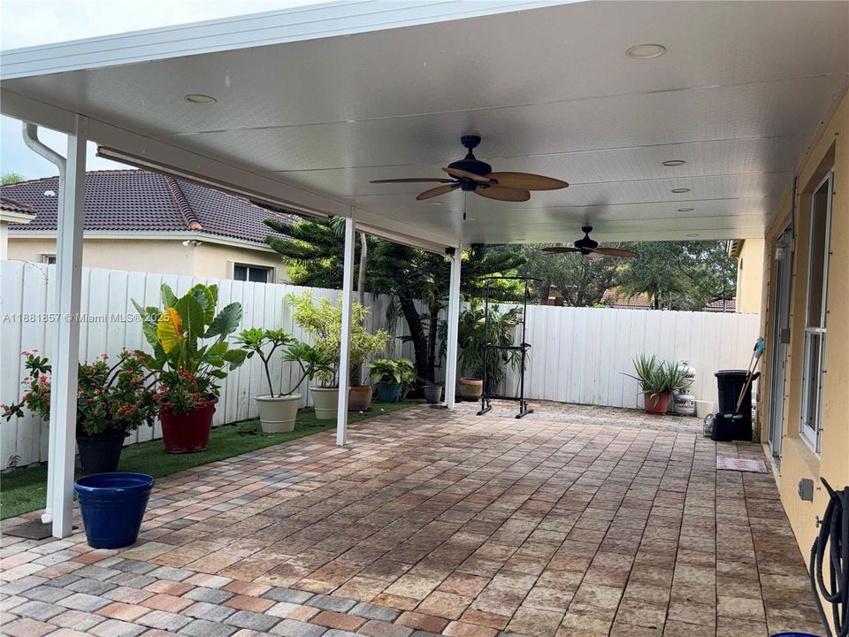 Недавно арендовано: $3,200 (4 спален, 3 ванн, 2065 Квадратных фут)