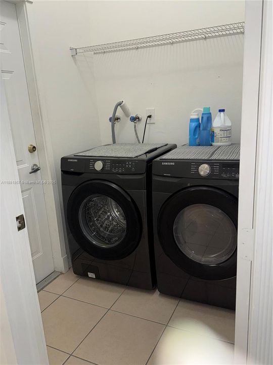 Недавно арендовано: $3,200 (4 спален, 3 ванн, 2065 Квадратных фут)