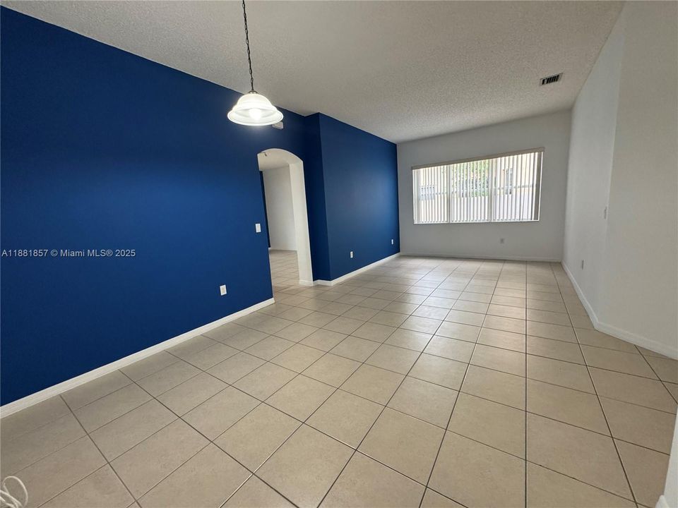 Недавно арендовано: $3,200 (4 спален, 3 ванн, 2065 Квадратных фут)