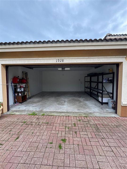 Недавно арендовано: $3,200 (4 спален, 3 ванн, 2065 Квадратных фут)