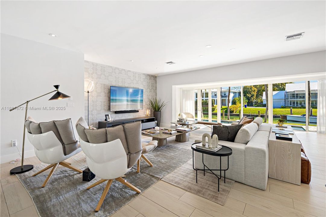 Activo con contrato: $23,000 (3 camas, 3 baños, 2501 Pies cuadrados)