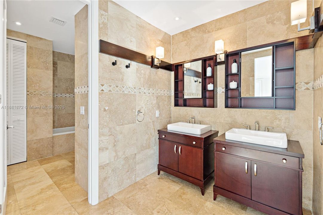 Activo con contrato: $23,000 (3 camas, 3 baños, 2501 Pies cuadrados)