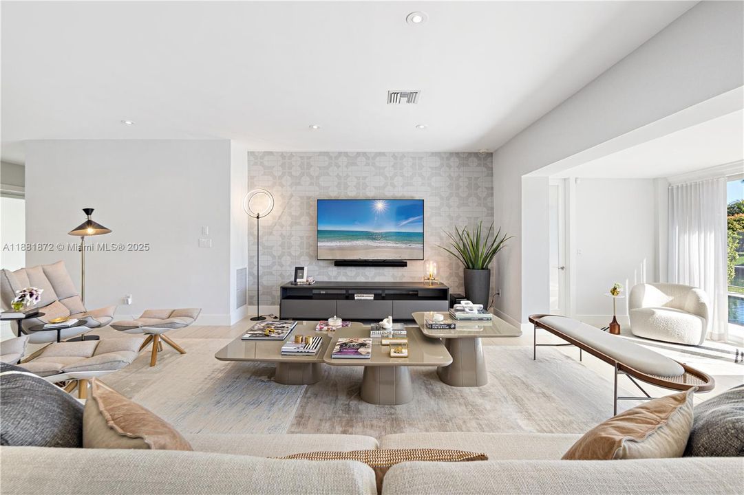 Activo con contrato: $23,000 (3 camas, 3 baños, 2501 Pies cuadrados)